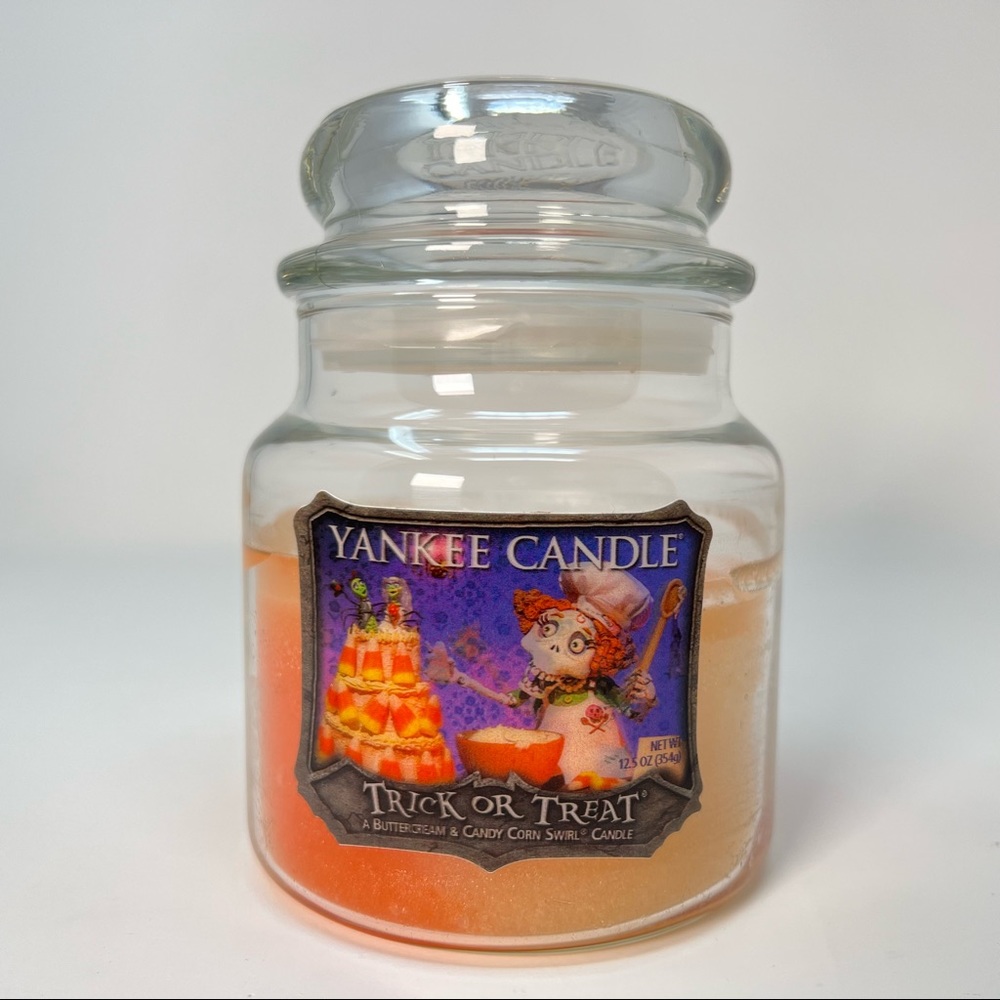Yankee Candle Trick or Treat Hologram Buttercream & Candy Corn Swirl Halloween